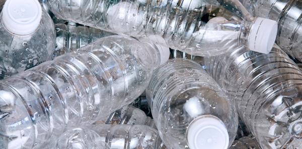 Recycling van plastic flessen - de tweede levensduur van polyethyleentereftalaat (PET)