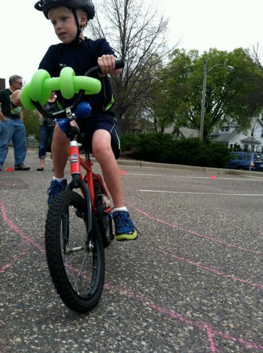 Hoe een kind een fiets te leren: advies aan de ouders