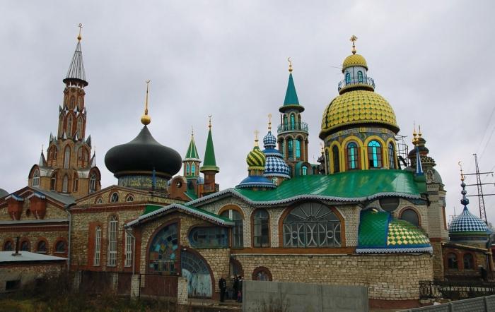 De tempel van alle religies in Kazan - een realiteit of absurditeit?