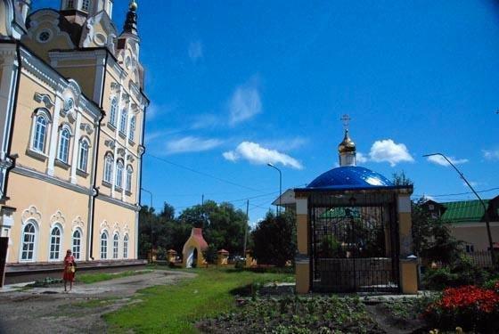 The Resurrection Church (Tomsk) en de Tsar Bell