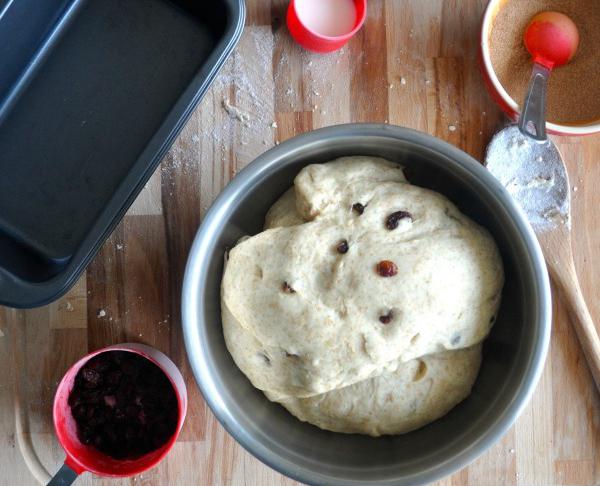 hoe broodjes met rozijnen koken 