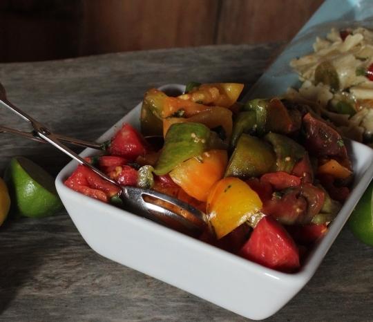 Tomatwiggen voor de winter: verschillende recepten voor uw favoriete werkstuk