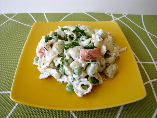 Geavanceerde Japanse: salade met krabstokken en garnalen