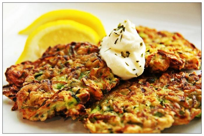 Hoe pannenkoeken maken van een courgette: recept