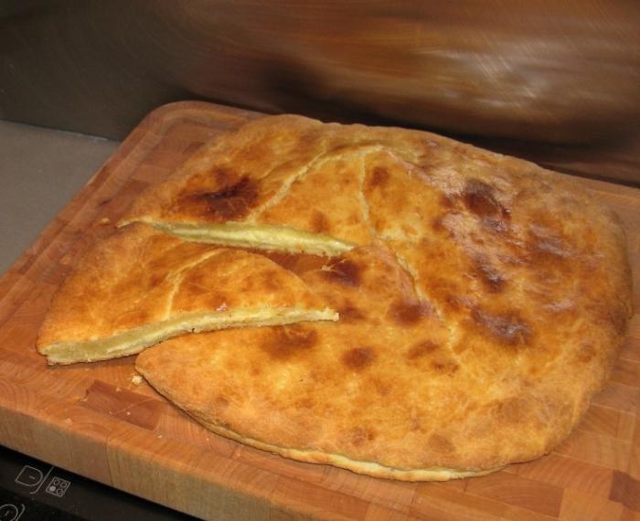 Thuis hoe je Khachapuri kookt van een gistvrij deeg: stap voor stap recept