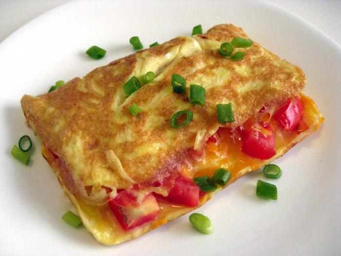 Hoe maak je een omelet in een multivariate koken, of hoe je geliefden te behagen met een heerlijk ontbijt