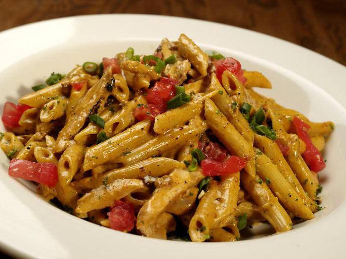 pasta met kipfilet en tomaten