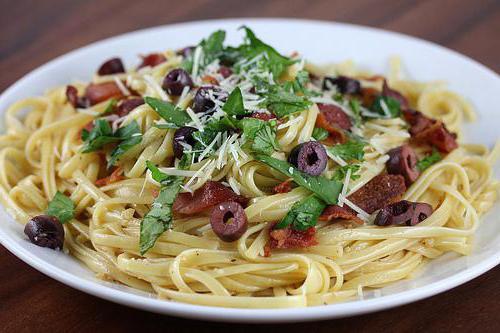 pasta in romige saus met spek 