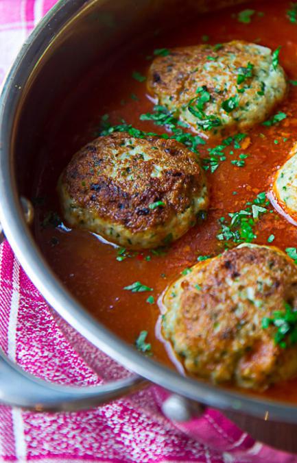 vispasteitjes in tomatensaus