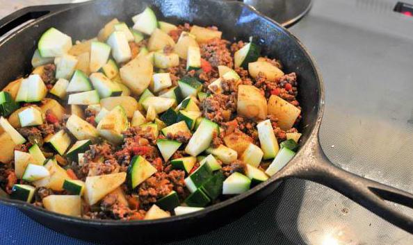 Gestoofde courgette met gehakt: bereidingswijzen en gedetailleerde beschrijving van gerechten