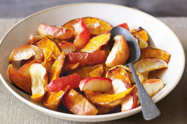 Gebakken pompoen met appels in de oven - een heerlijk en gezond dessert