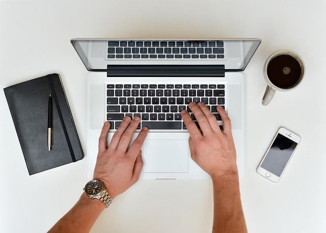 Het scherm kantelde op de laptop. Hoe kom je terug: snelle manieren