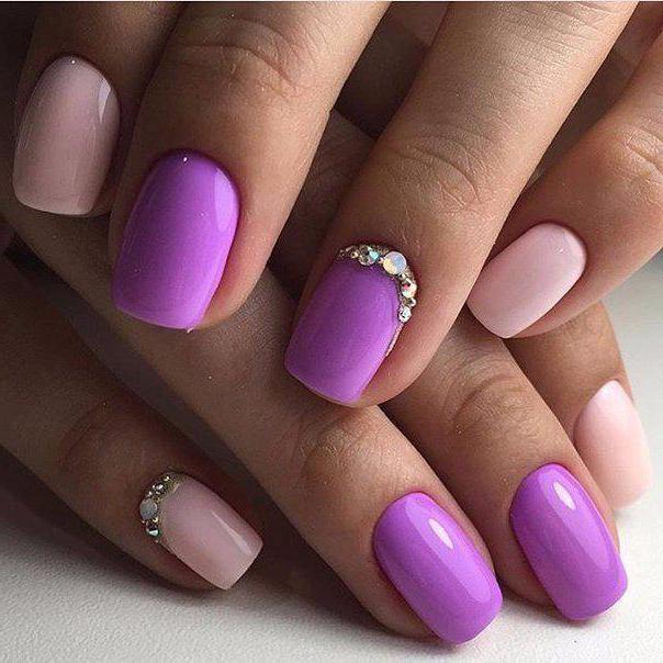 lila nagels 