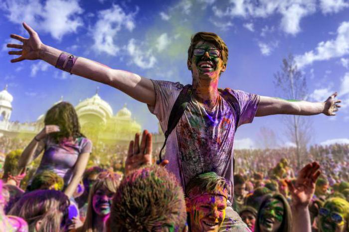 De verf van Holi afvegen met kleding: handige tips