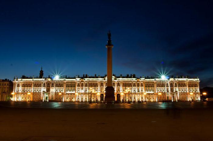 Welke plaatsen om te bezoeken als er witte nachten zijn in St. Petersburg? Waarom doet dit fenomeen zich voor en hoe lang duurt het?