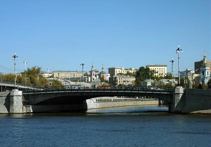 Kleine stenen brug