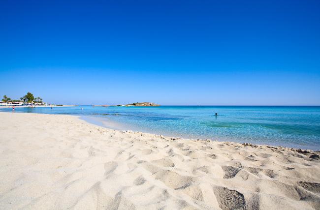 cyprus stranden met wit zand