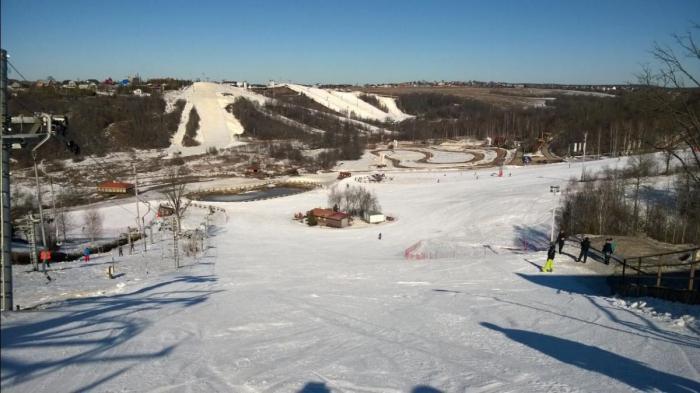 berg skiën in de buitenwijken van sorochany