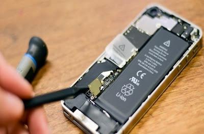 Wat moet ik doen als de iPhone 4 niet wordt ingeschakeld?