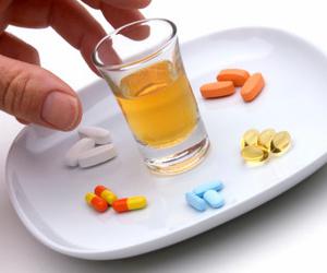 Is het mogelijk om alcohol te drinken terwijl je antibiotica gebruikt?