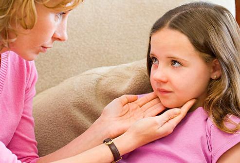 Wat zijn de belangrijkste oorzaken van slechte adem bij kinderen?